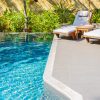 umbrella-chair-around-outdoor-swimming-pool-resort-hotel-vacation-leisure_ajustado